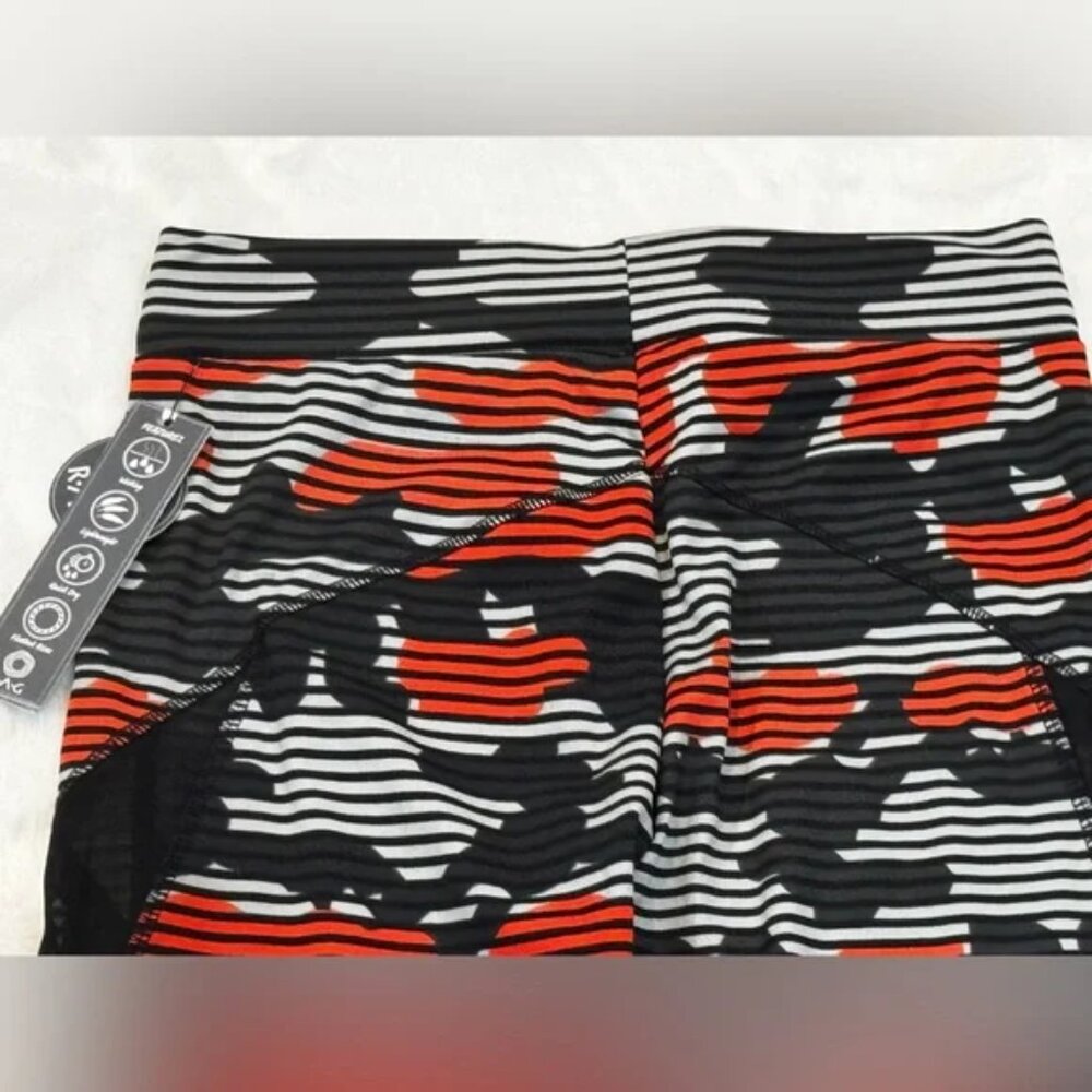 NWT RAG red, black, and gray camouflage pattern leggings size medium - Picture 5 of 5